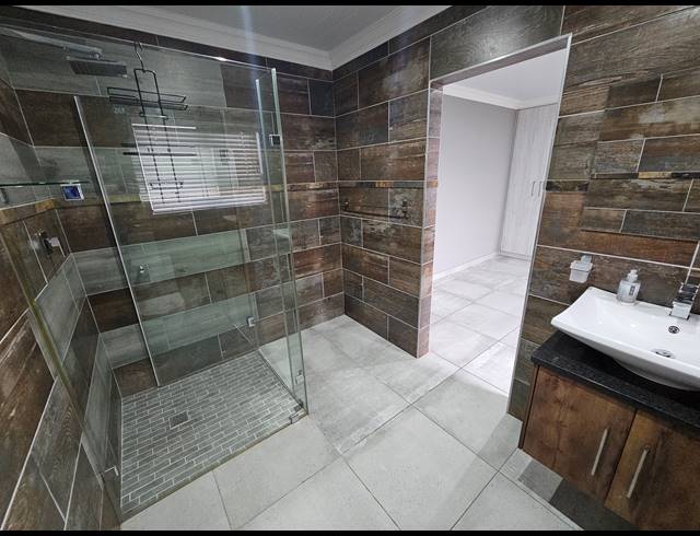 4 BEDROOM HOUSE FOR SALE IN MOSSEL BAY CENTRAL